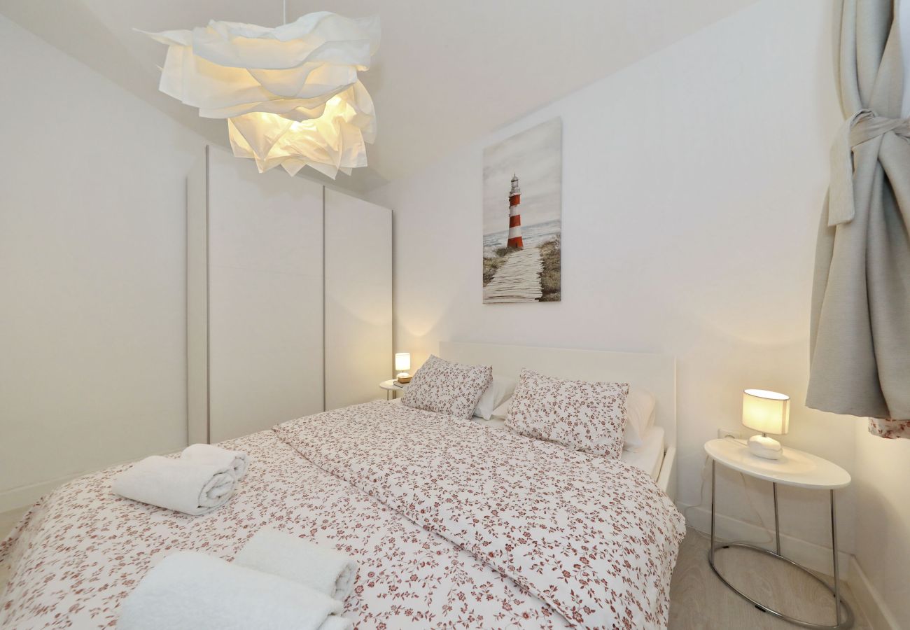 Ferienwohnung in Starigrad - Ferienwohnung Candela 4 direkt am Meer