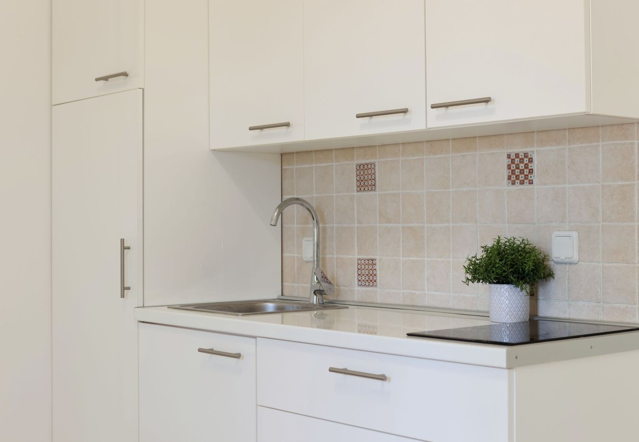 Ferienwohnung in Starigrad - Ferienwohnung Candela 4 direkt am Meer