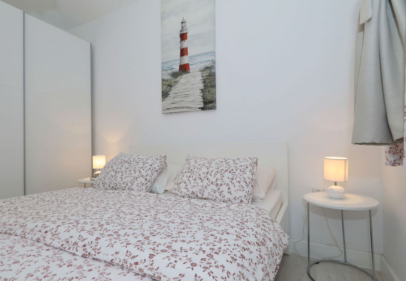 Ferienwohnung in Starigrad - Ferienwohnung Candela 4 direkt am Meer