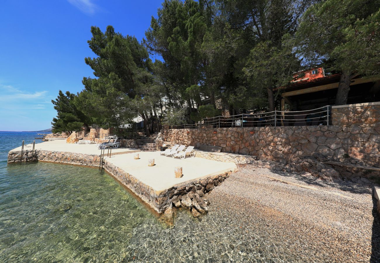 Ferienwohnung in Starigrad - Ferienwohnung Candela 6 direkt am Meer