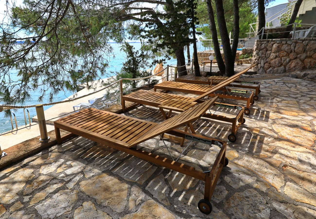Ferienwohnung in Starigrad - Ferienwohnung Candela 6 direkt am Meer