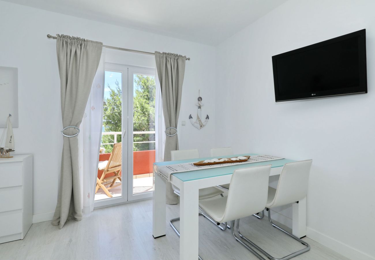 Ferienwohnung in Starigrad - Ferienwohnung Candela 6 direkt am Meer