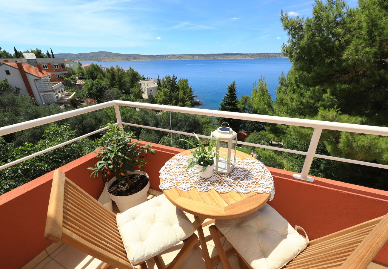 Ferienwohnung in Starigrad - Ferienwohnung Candela 6 direkt am Meer