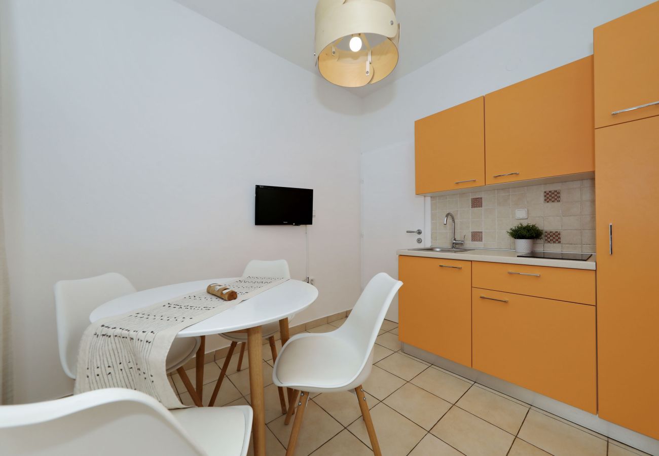 Ferienwohnung in Starigrad - Ferienwohnung Candela 1 direkt am Meer
