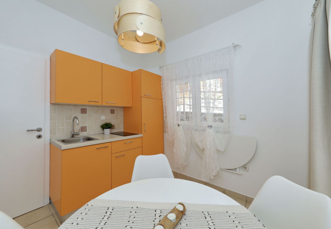 Ferienwohnung in Starigrad - Ferienwohnung Candela 1 direkt am Meer