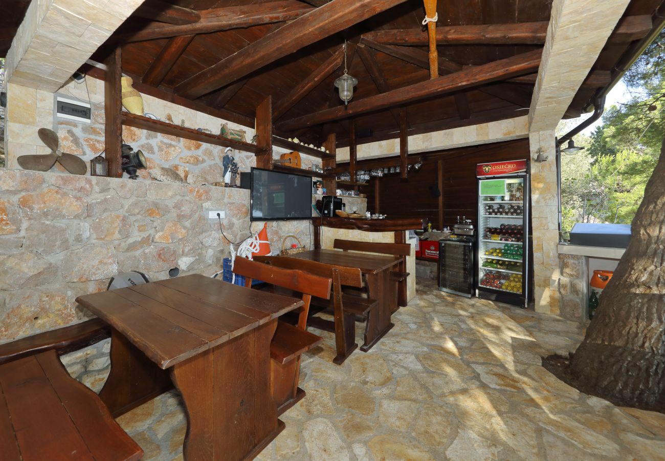 Ferienwohnung in Starigrad - Ferienwohnung Candela 1 direkt am Meer