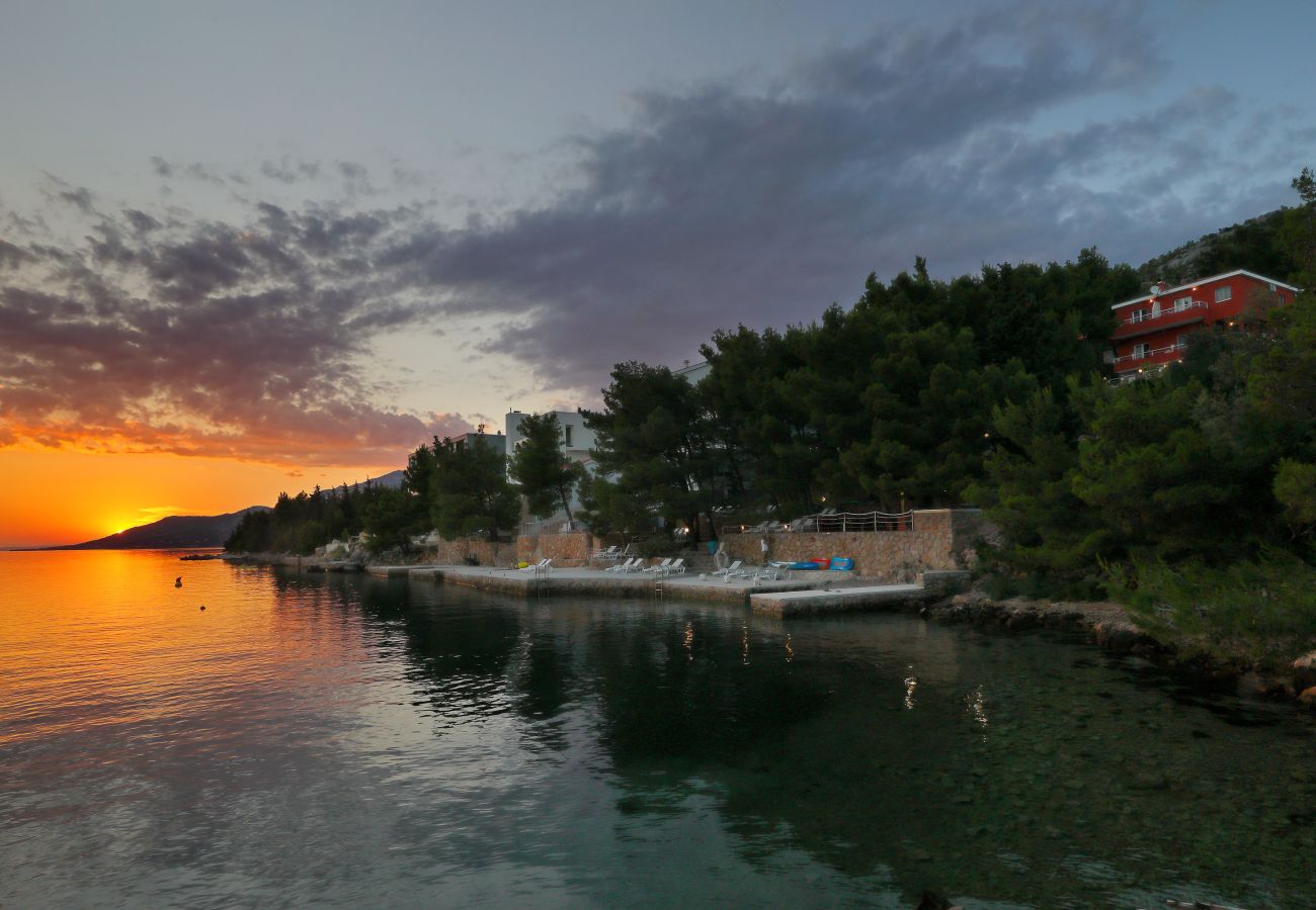 Ferienwohnung in Starigrad - Ferienwohnung Candela 1 direkt am Meer