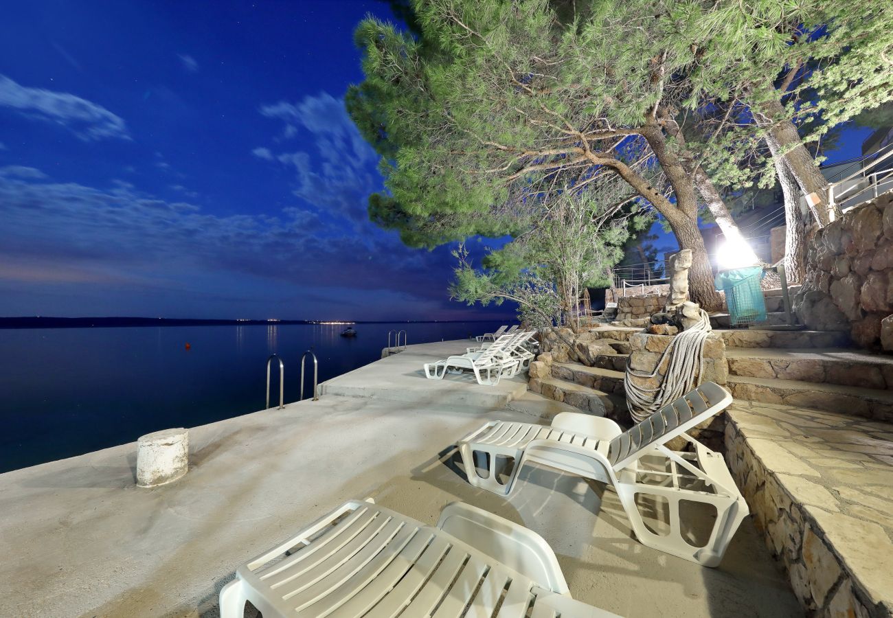 Ferienwohnung in Starigrad - Ferienwohnung Candela 1 direkt am Meer