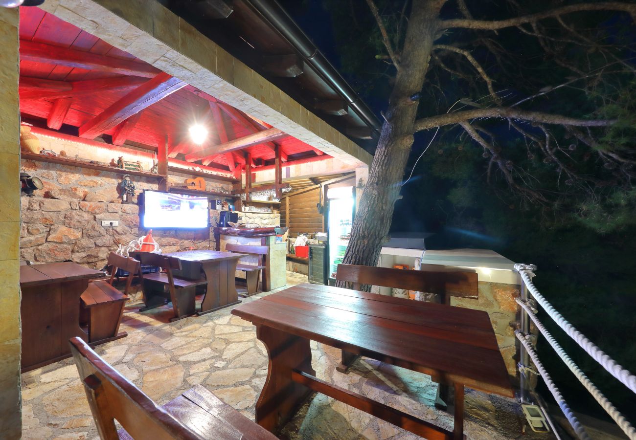 Ferienwohnung in Starigrad - Ferienwohnung Candela 1 direkt am Meer