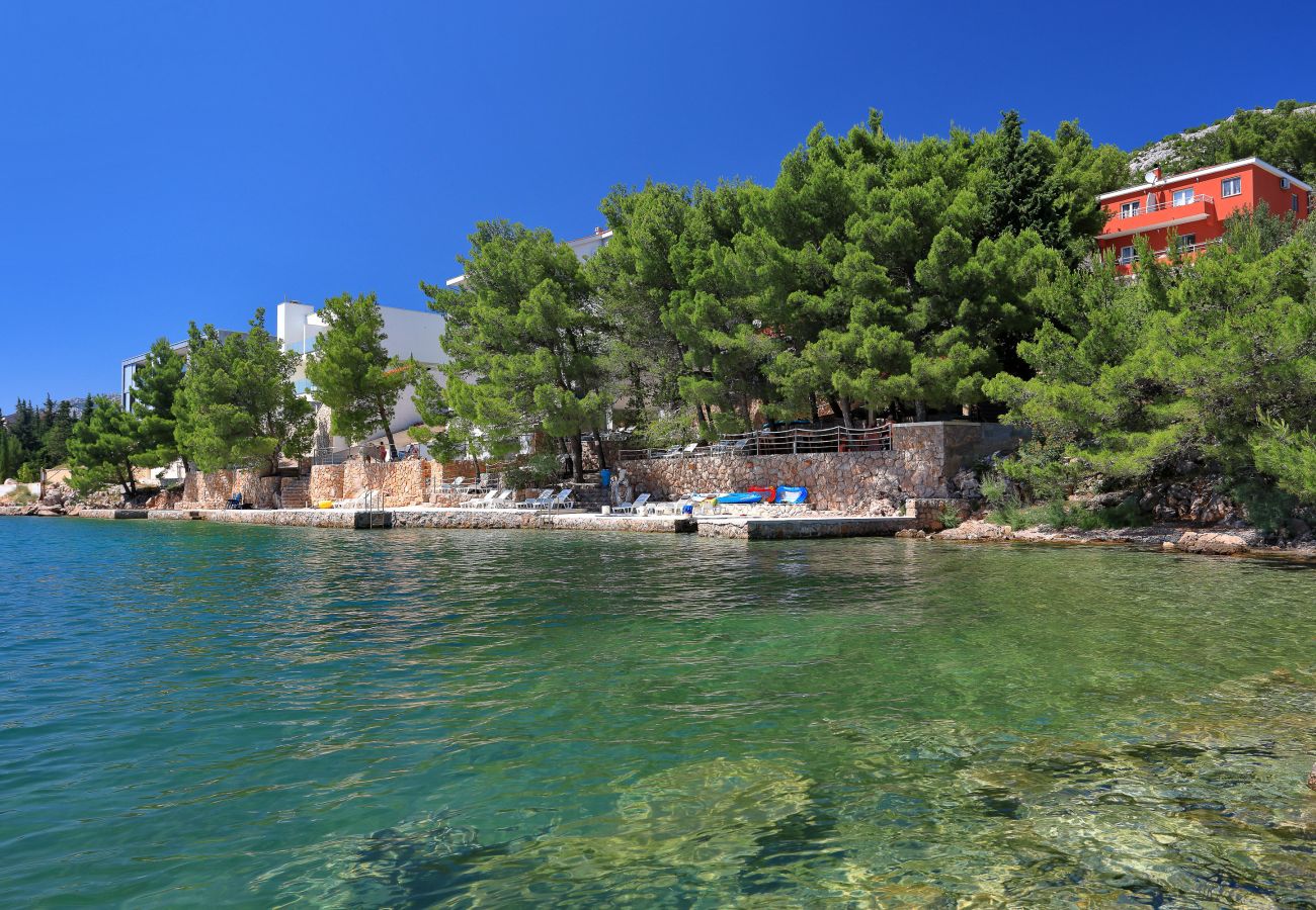 Ferienwohnung in Starigrad - Ferienwohnung Candela 2 direkt am Meer