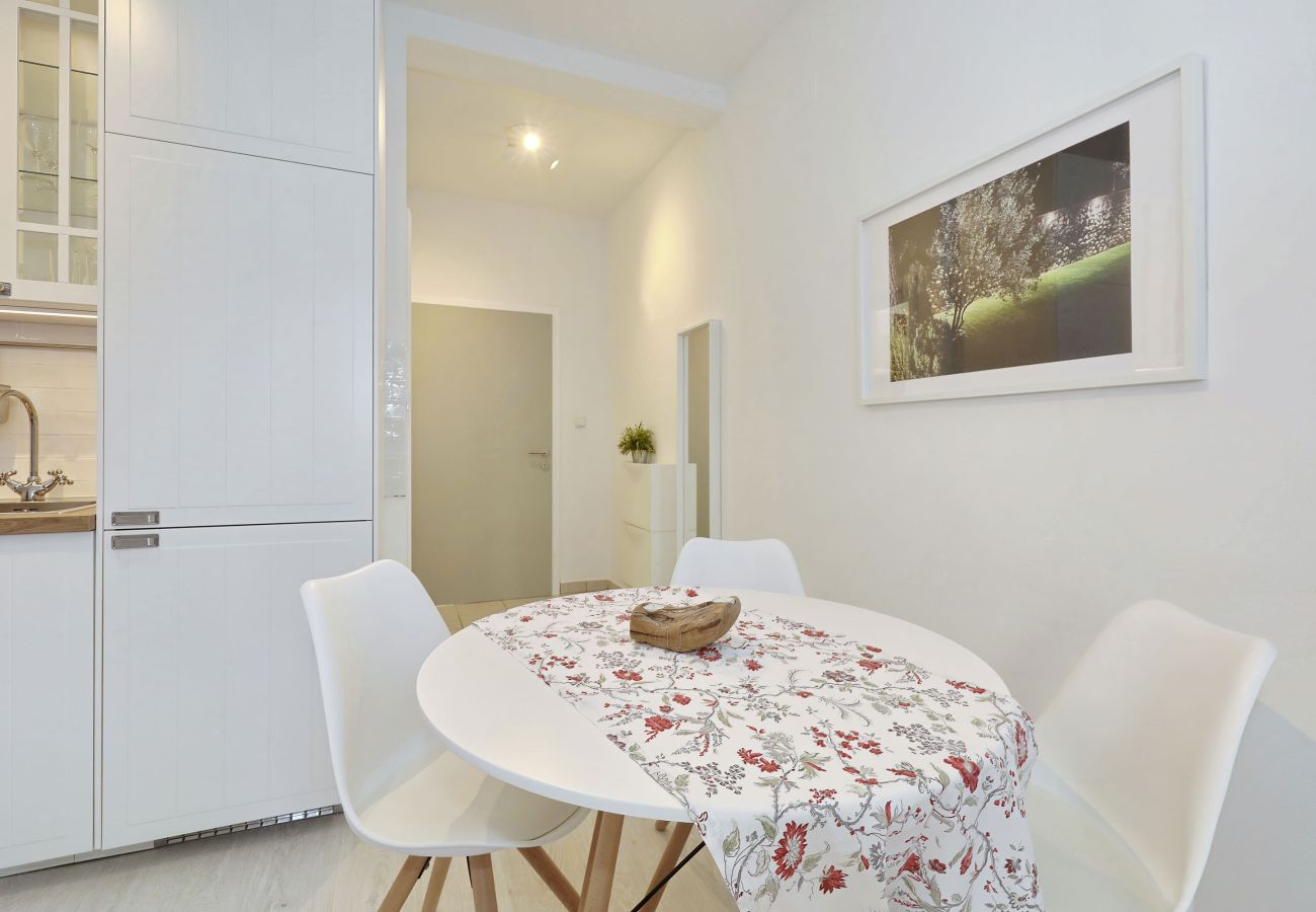 Ferienwohnung in Starigrad - Ferienwohnung Candela 2 direkt am Meer