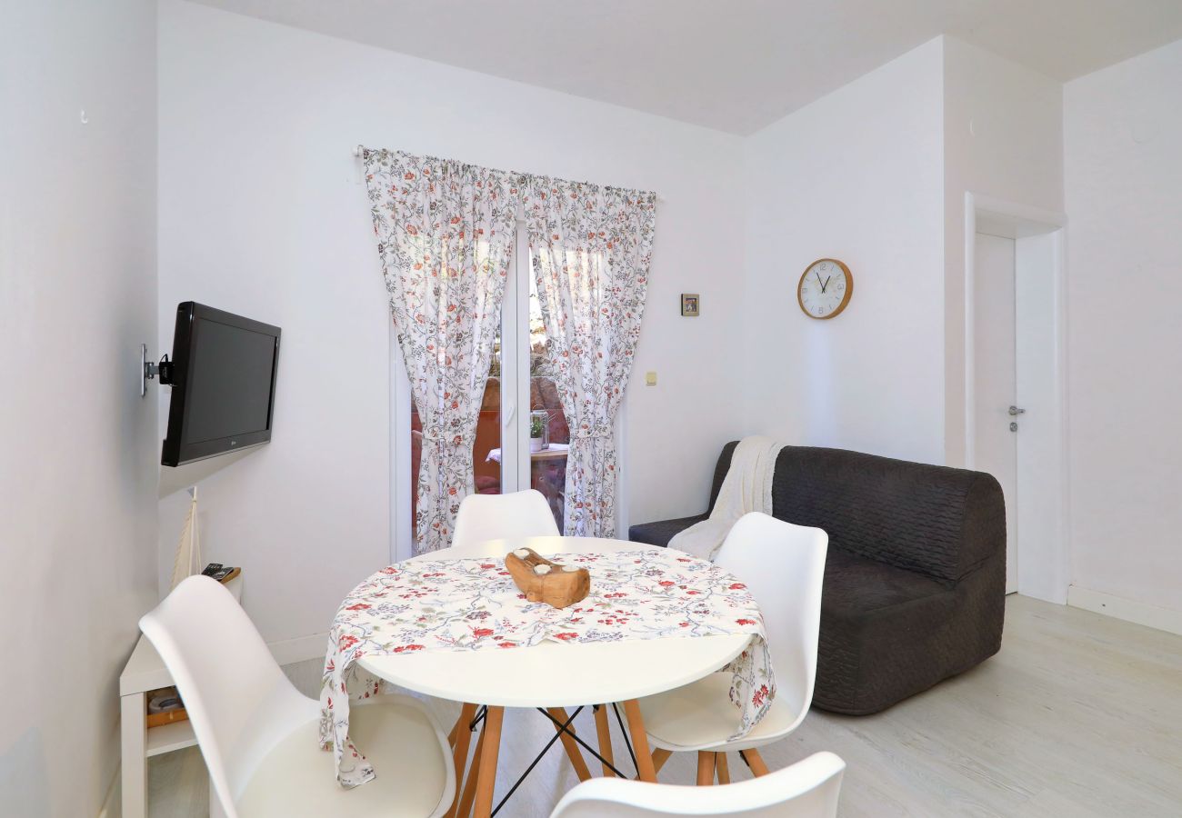 Ferienwohnung in Starigrad - Ferienwohnung Candela 2 direkt am Meer