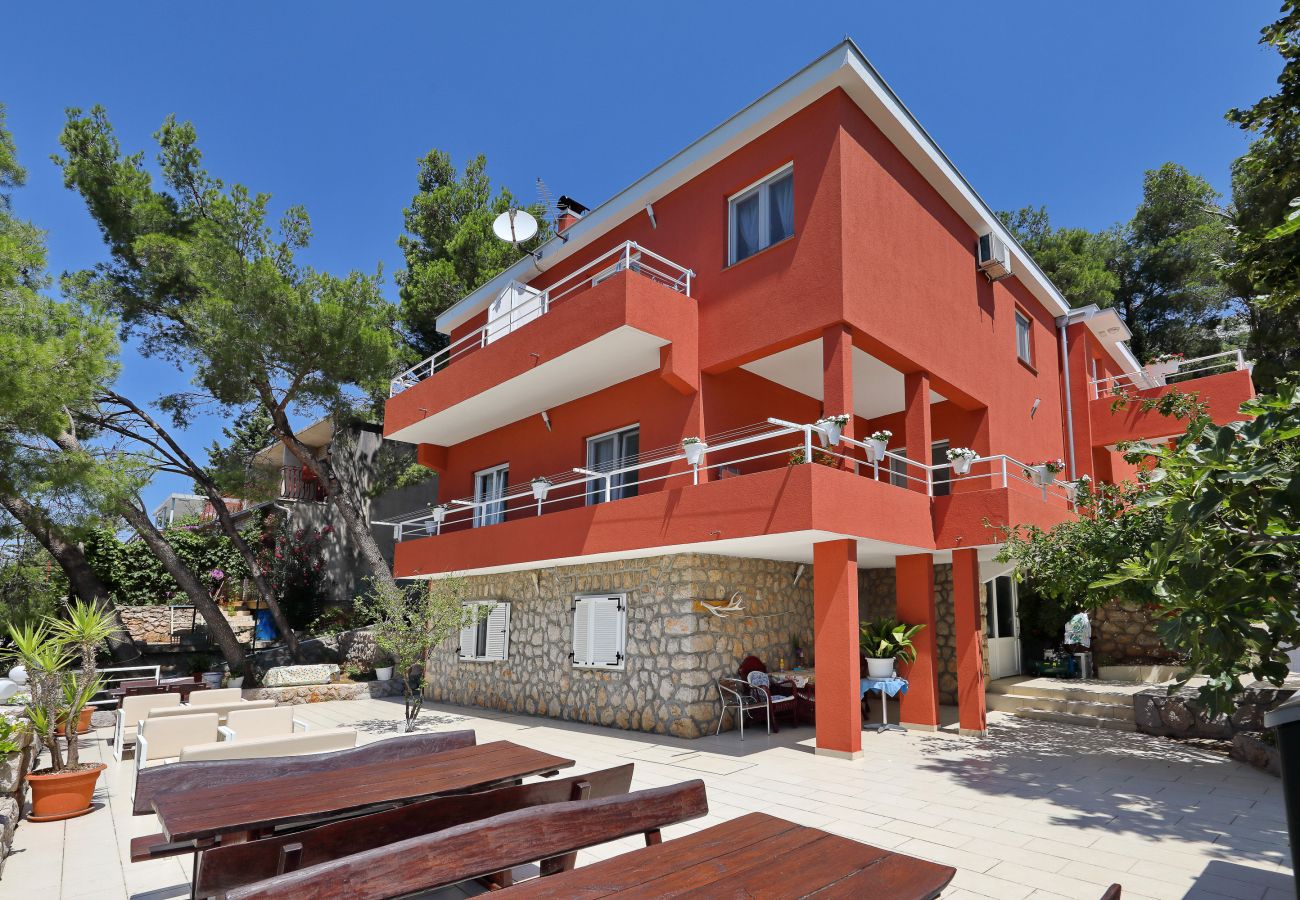 Ferienwohnung in Starigrad - Ferienwohnung Candela 3 direkt am Meer