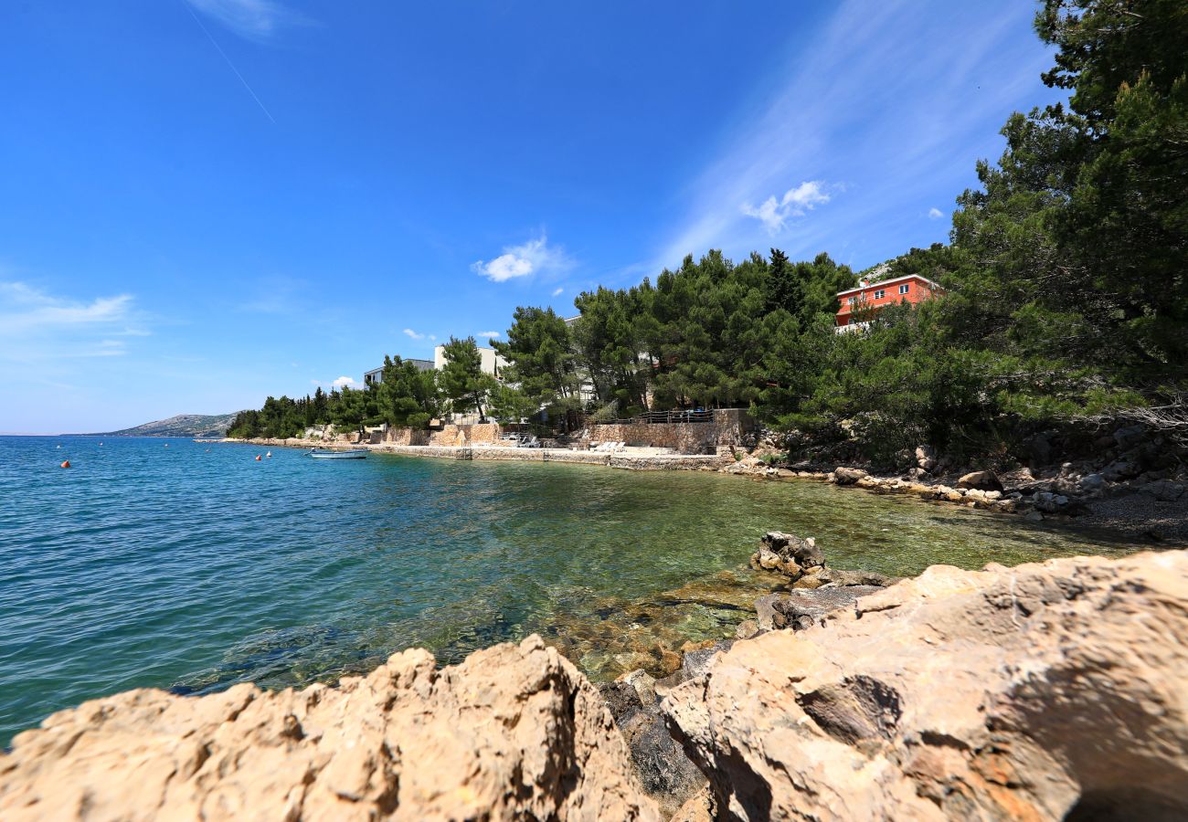 Ferienwohnung in Starigrad - Ferienwohnung Candela 3 direkt am Meer