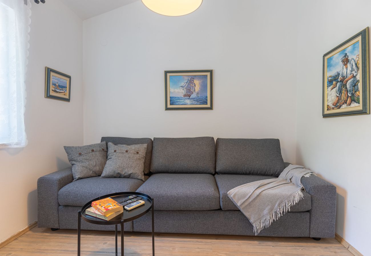 Ferienwohnung in Starigrad - Ferienwohnung Candela 3 direkt am Meer