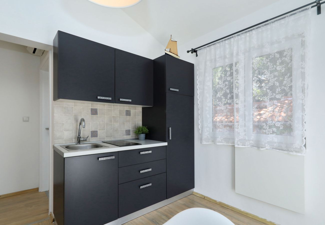 Ferienwohnung in Starigrad - Ferienwohnung Candela 3 direkt am Meer