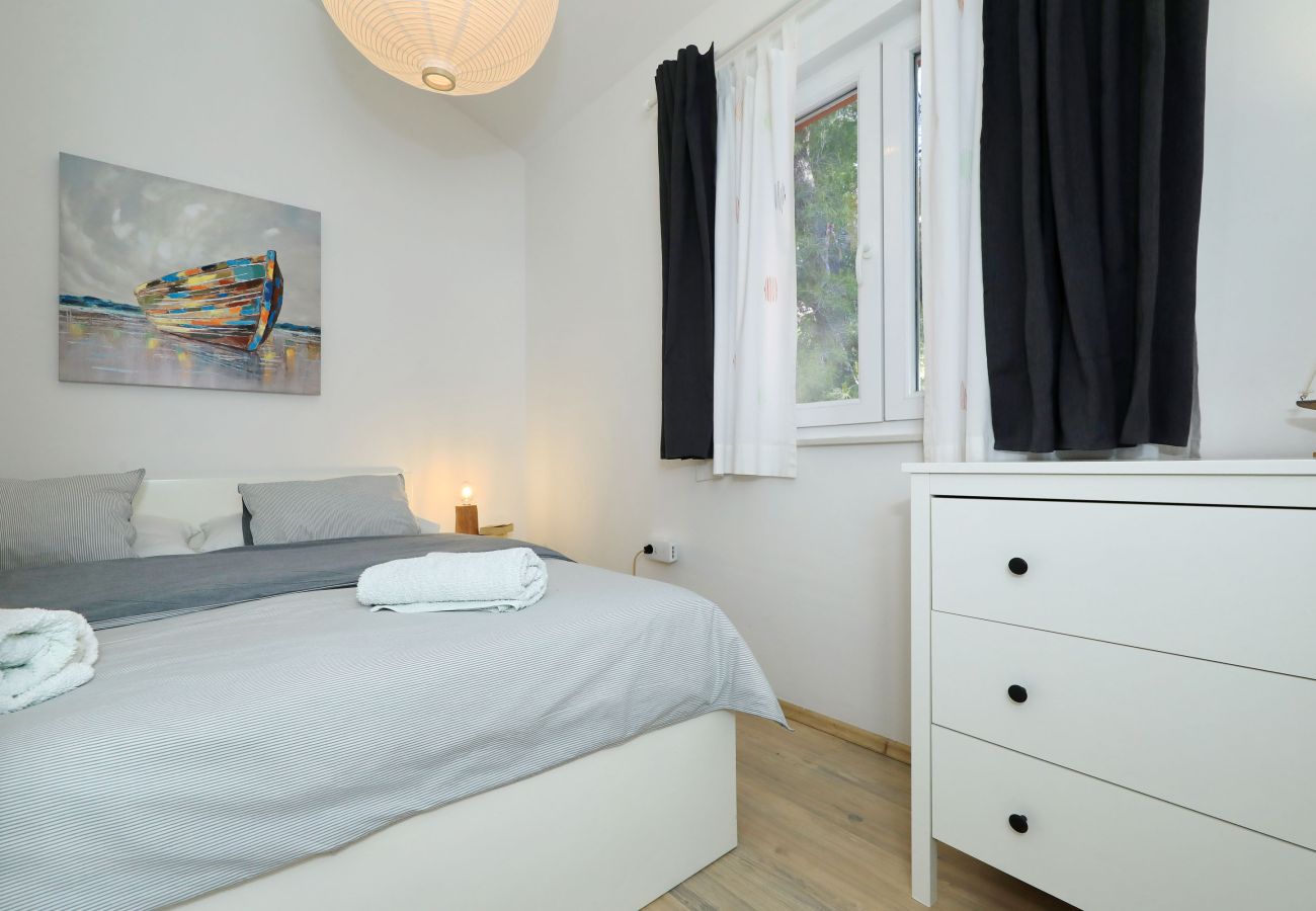 Ferienwohnung in Starigrad - Ferienwohnung Candela 3 direkt am Meer