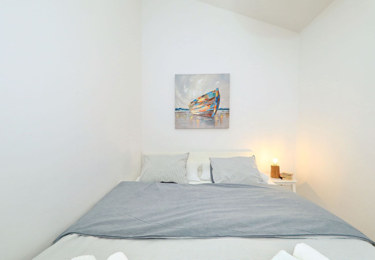 Ferienwohnung in Starigrad - Ferienwohnung Candela 3 direkt am Meer