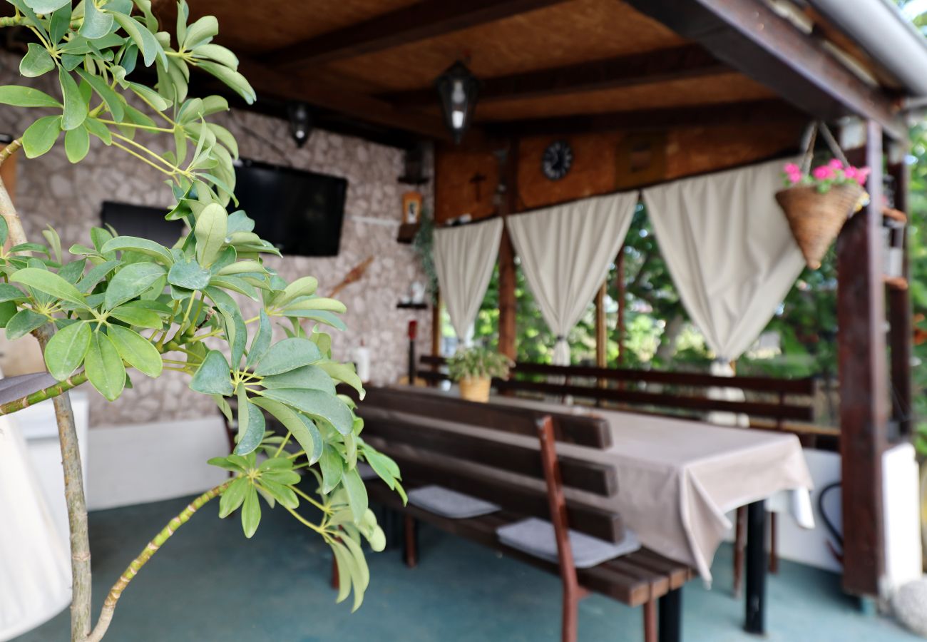 Ferienwohnung in Zadar - Ferienwohnung Anita mit Sommerküche