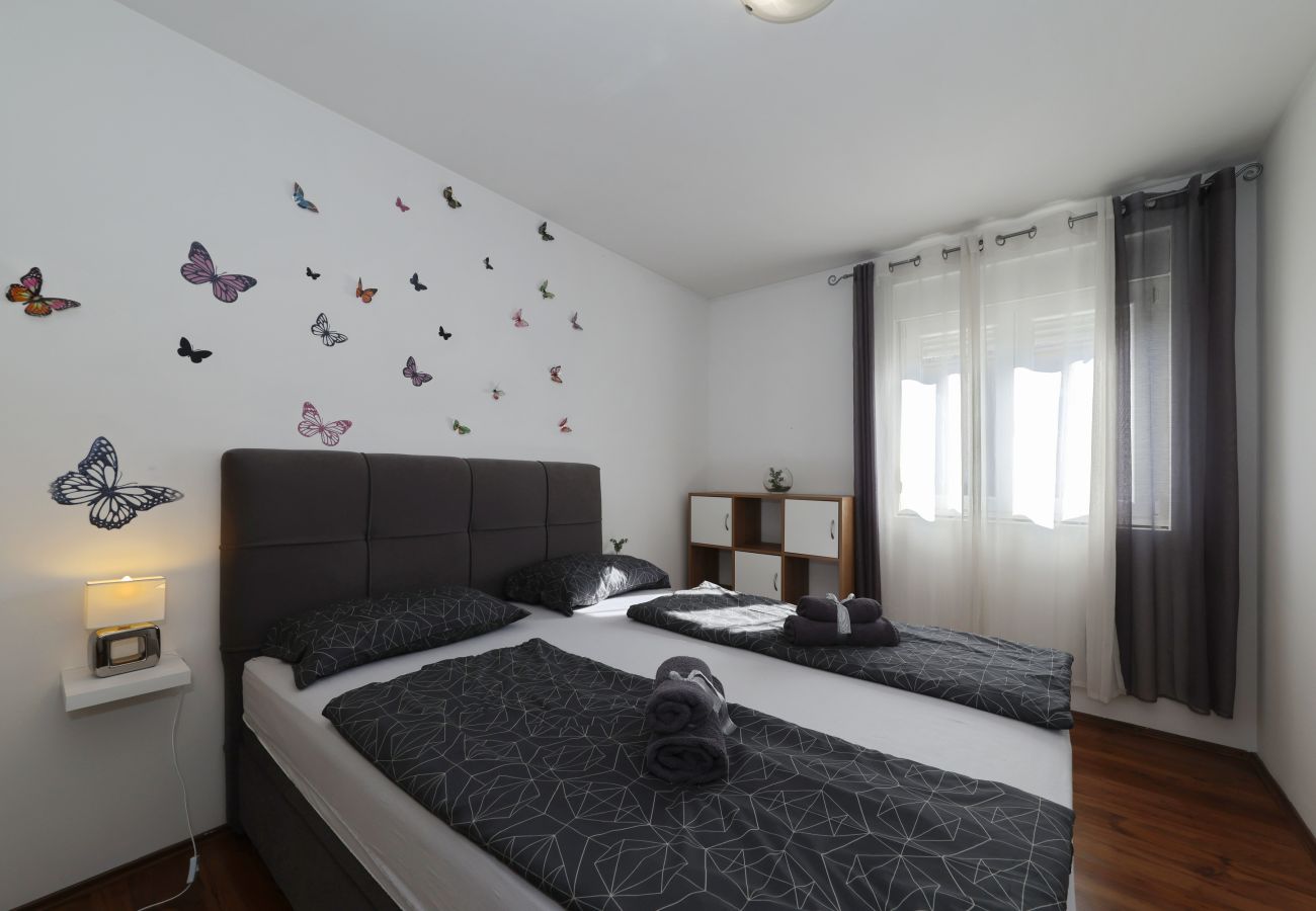Ferienwohnung in Zadar - Ferienwohnung Anita mit Sommerküche
