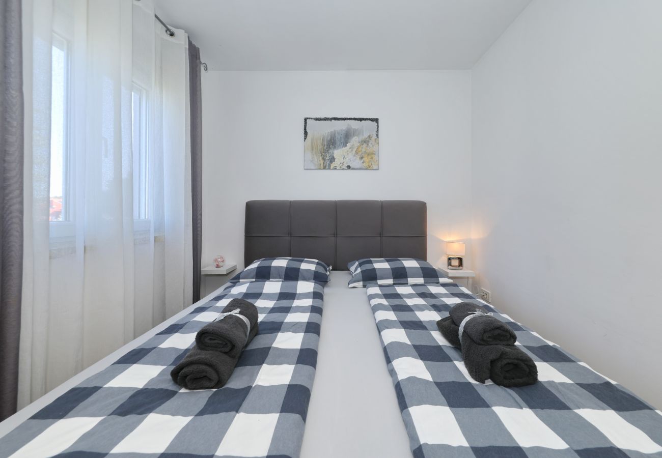 Ferienwohnung in Zadar - Ferienwohnung Anita mit Sommerküche
