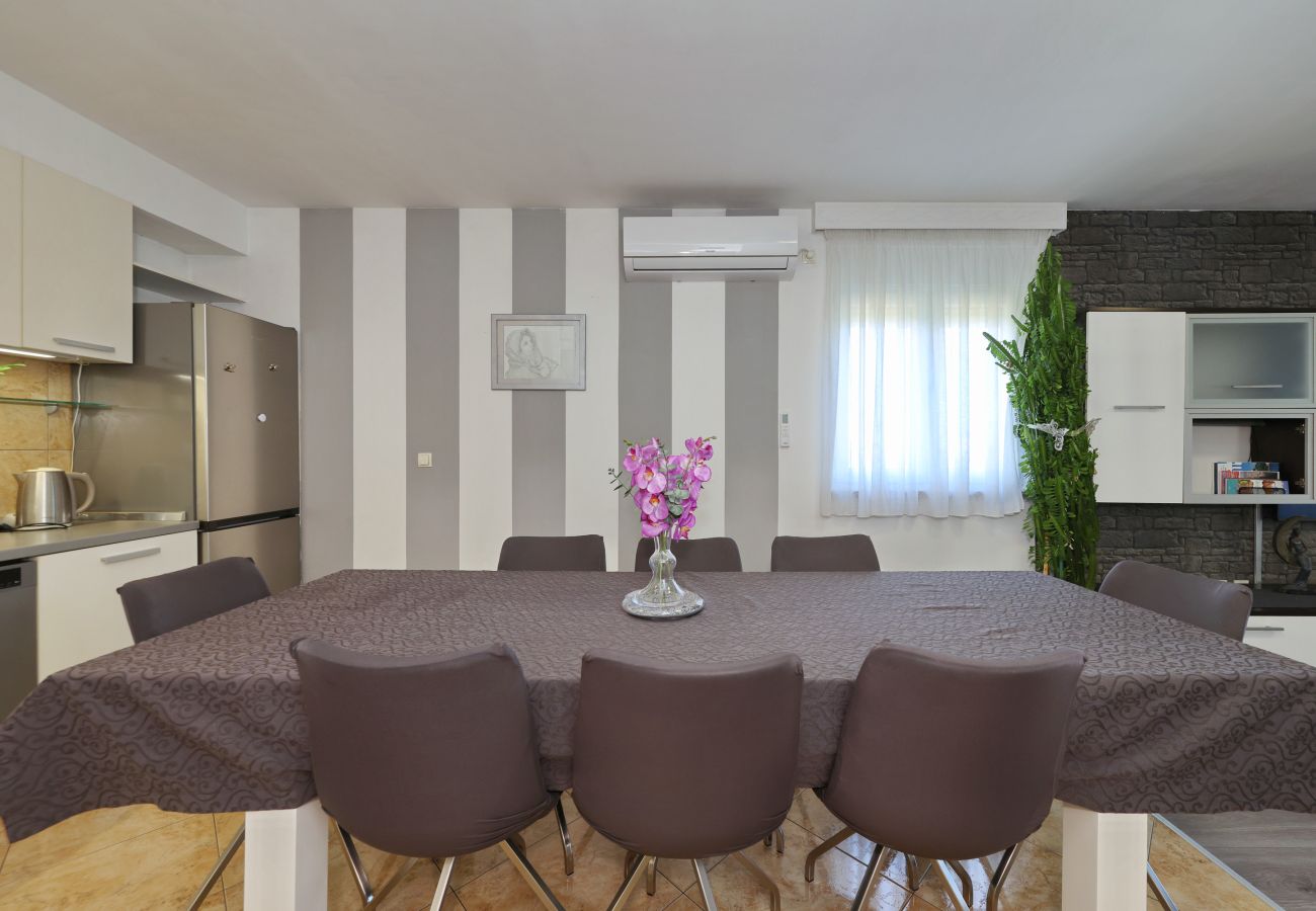Ferienwohnung in Zadar - Ferienwohnung Anita mit Sommerküche