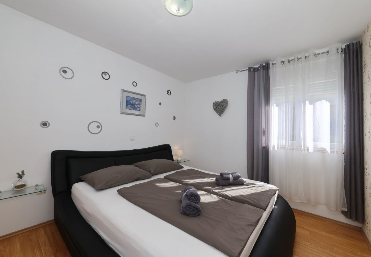 Ferienwohnung in Zadar - Ferienwohnung Anita mit Sommerküche