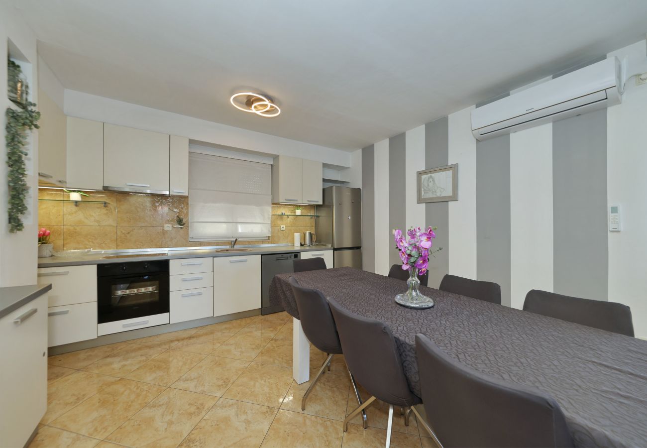 Ferienwohnung in Zadar - Ferienwohnung Anita mit Sommerküche