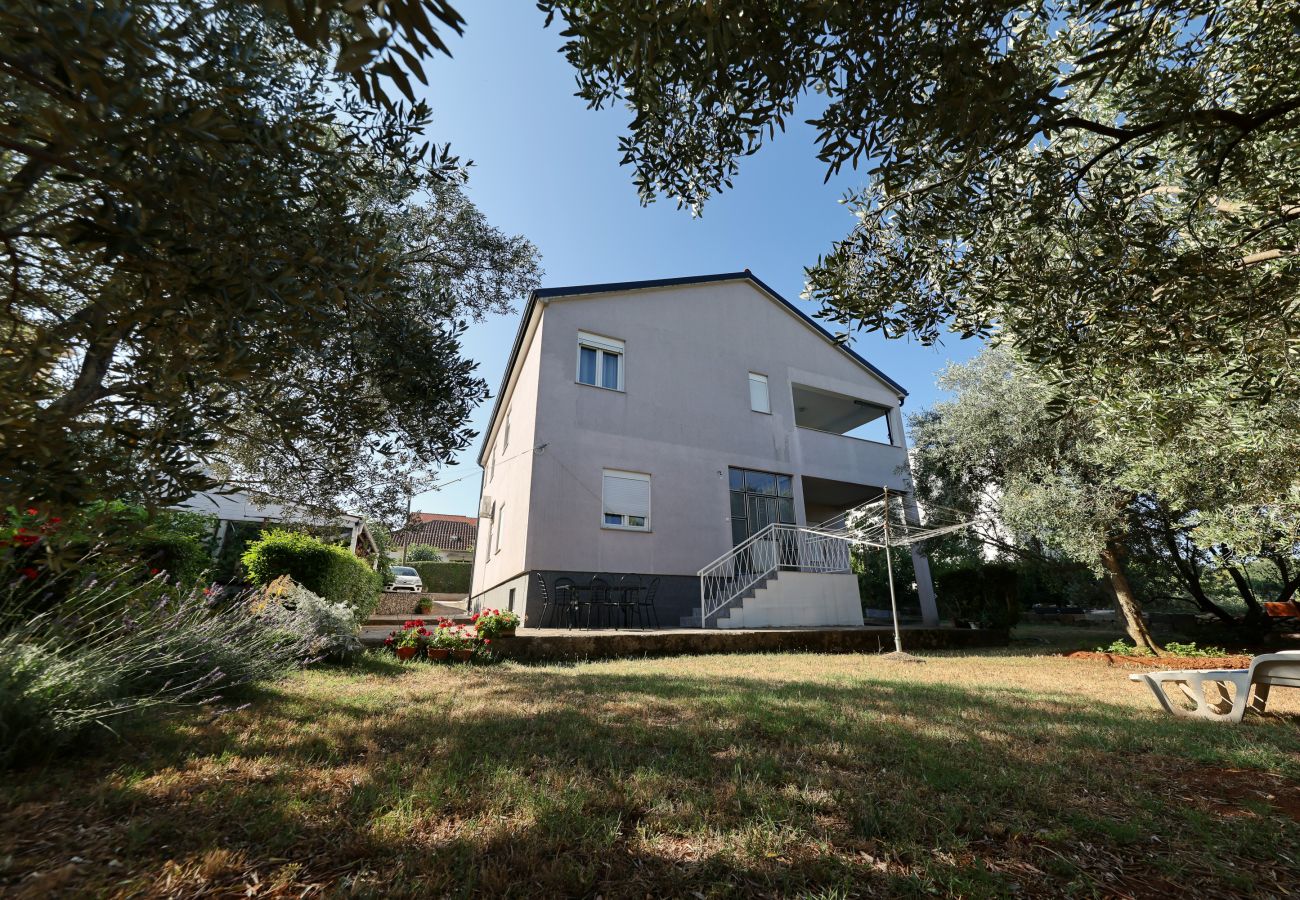 Ferienwohnung in Zadar - Ferienwohnung Anita mit Sommerküche