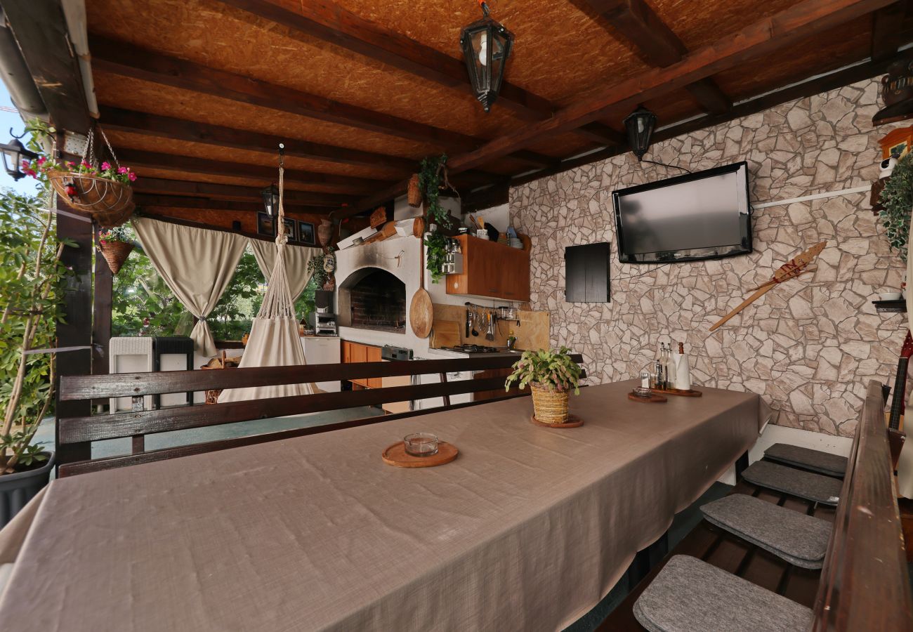 Ferienwohnung in Zadar - Ferienwohnung Anita mit Sommerküche