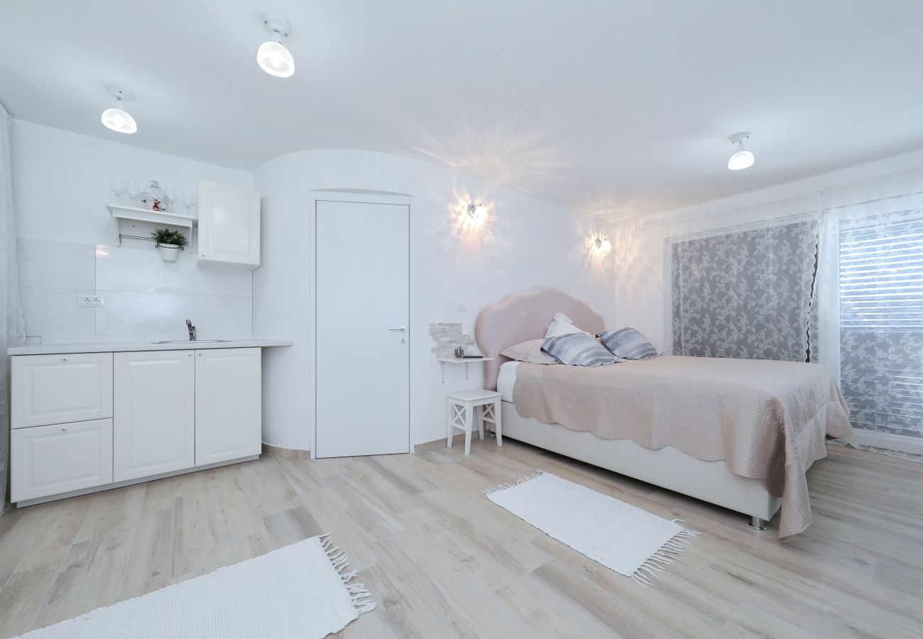 Villa in Sveti Filip i Jakov - Villa Azuro mit beheiztem Pool