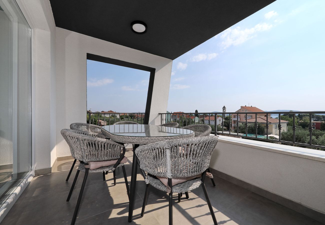Villa in Sveti Filip i Jakov - Villa Azuro mit beheiztem Pool