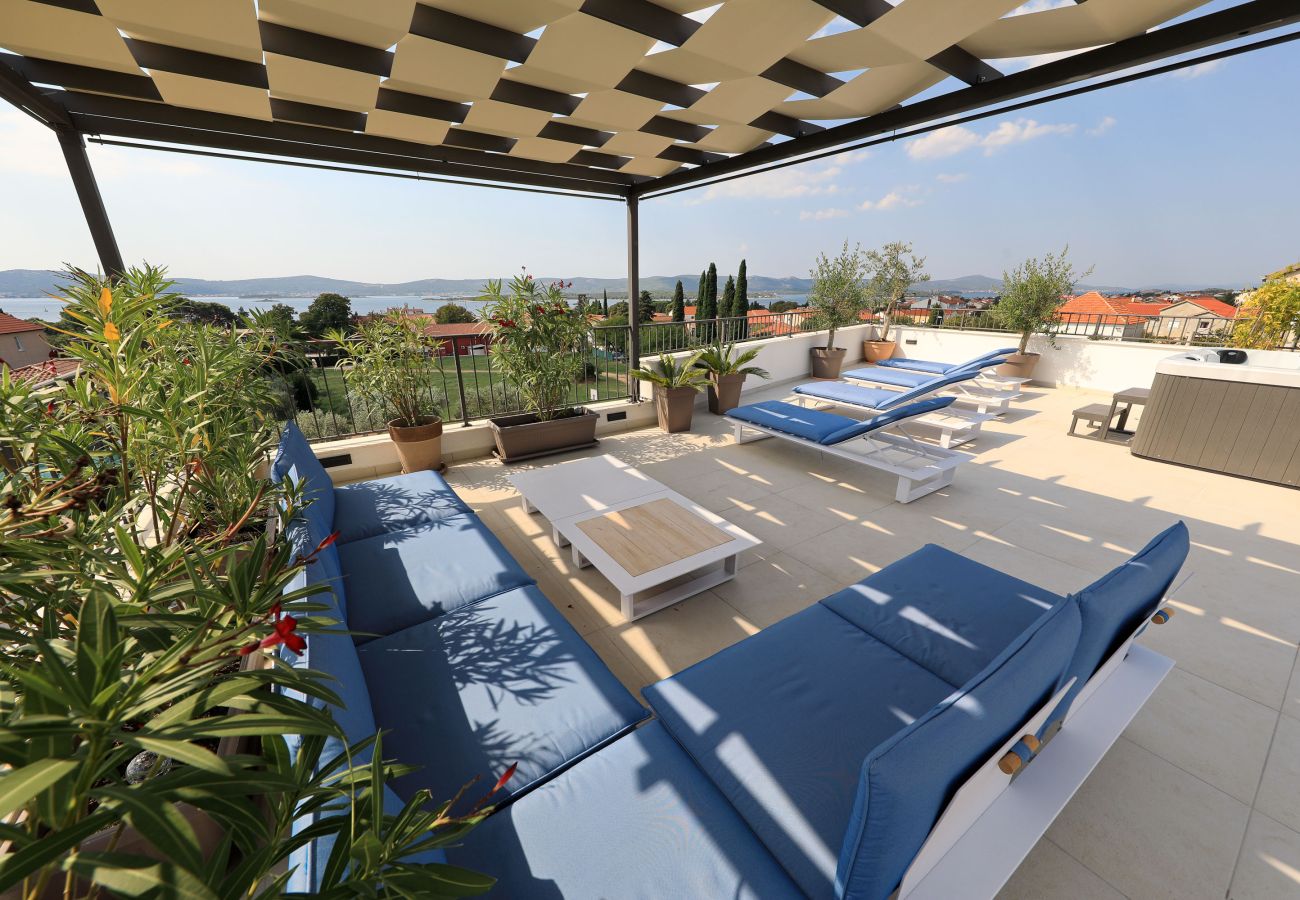 Villa in Sveti Filip i Jakov - Villa Azuro mit beheiztem Pool