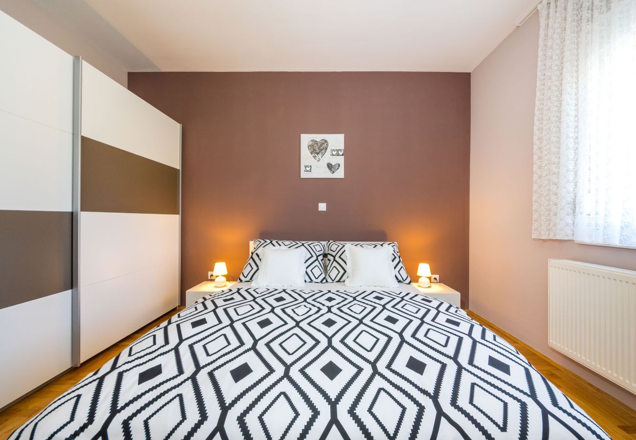 Ferienwohnung in Zadar - Ferienwohnung Goga 1 mit Gemeinschaftspool