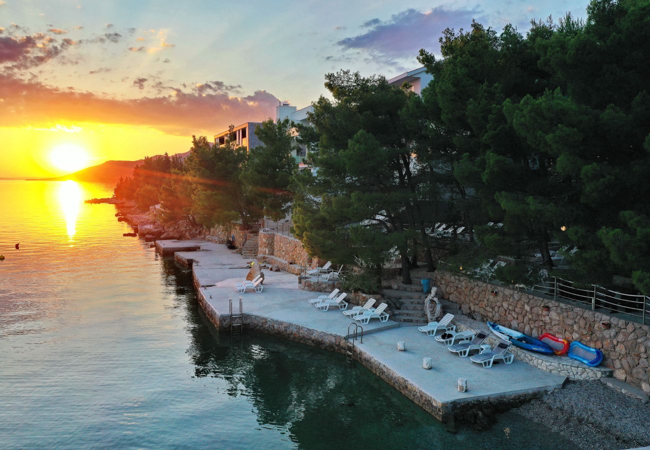 Ferienwohnung in Starigrad - Ferienwohnung Candela 5 direkt am Meer