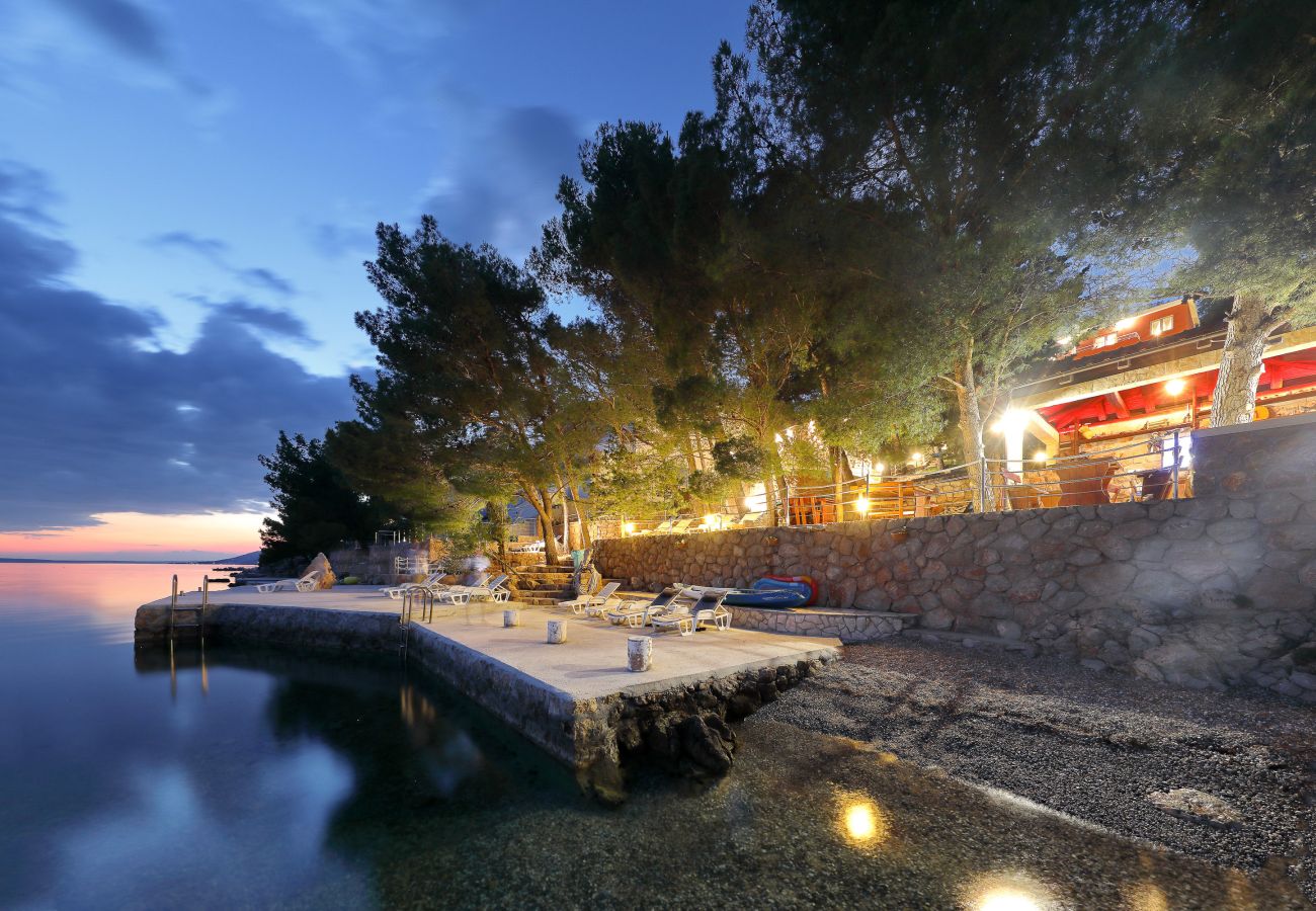 Ferienwohnung in Starigrad - Ferienwohnung Candela 5 direkt am Meer