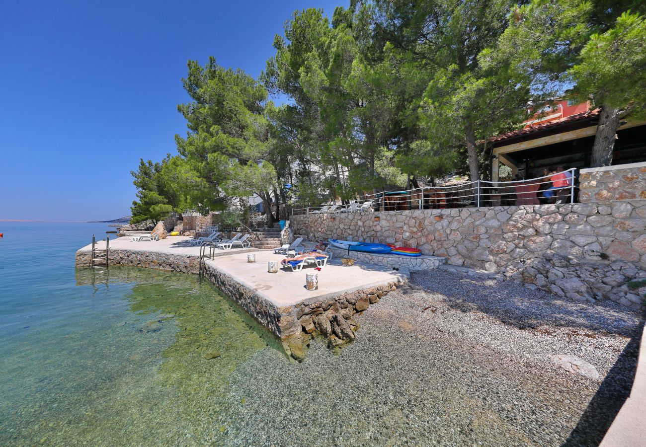 Ferienwohnung in Starigrad - Ferienwohnung Candela 5 direkt am Meer