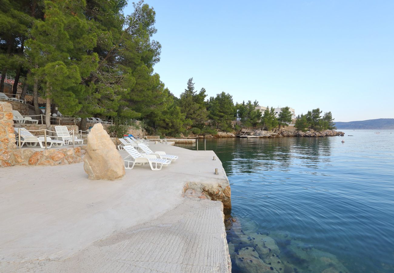 Ferienwohnung in Starigrad - Ferienwohnung Candela 5 direkt am Meer