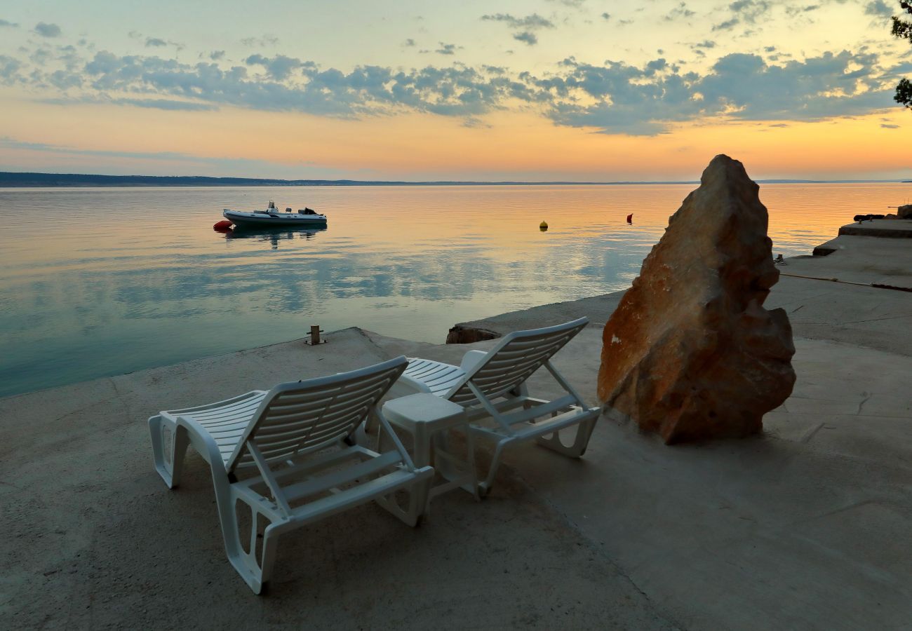Ferienwohnung in Starigrad - Ferienwohnung Candela 5 direkt am Meer