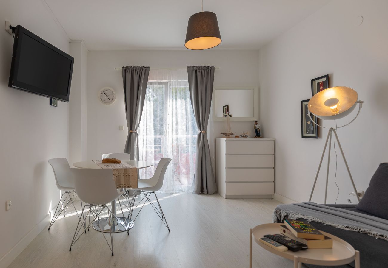 Ferienwohnung in Starigrad - Ferienwohnung Candela 5 direkt am Meer