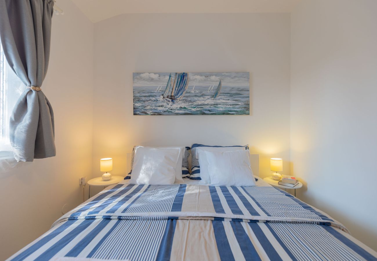Ferienwohnung in Starigrad - Ferienwohnung Candela 5 direkt am Meer