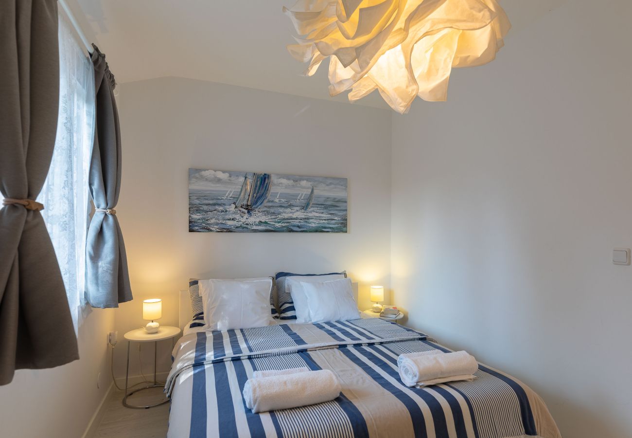 Ferienwohnung in Starigrad - Ferienwohnung Candela 5 direkt am Meer