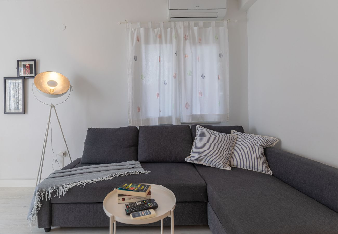 Ferienwohnung in Starigrad - Ferienwohnung Candela 5 direkt am Meer