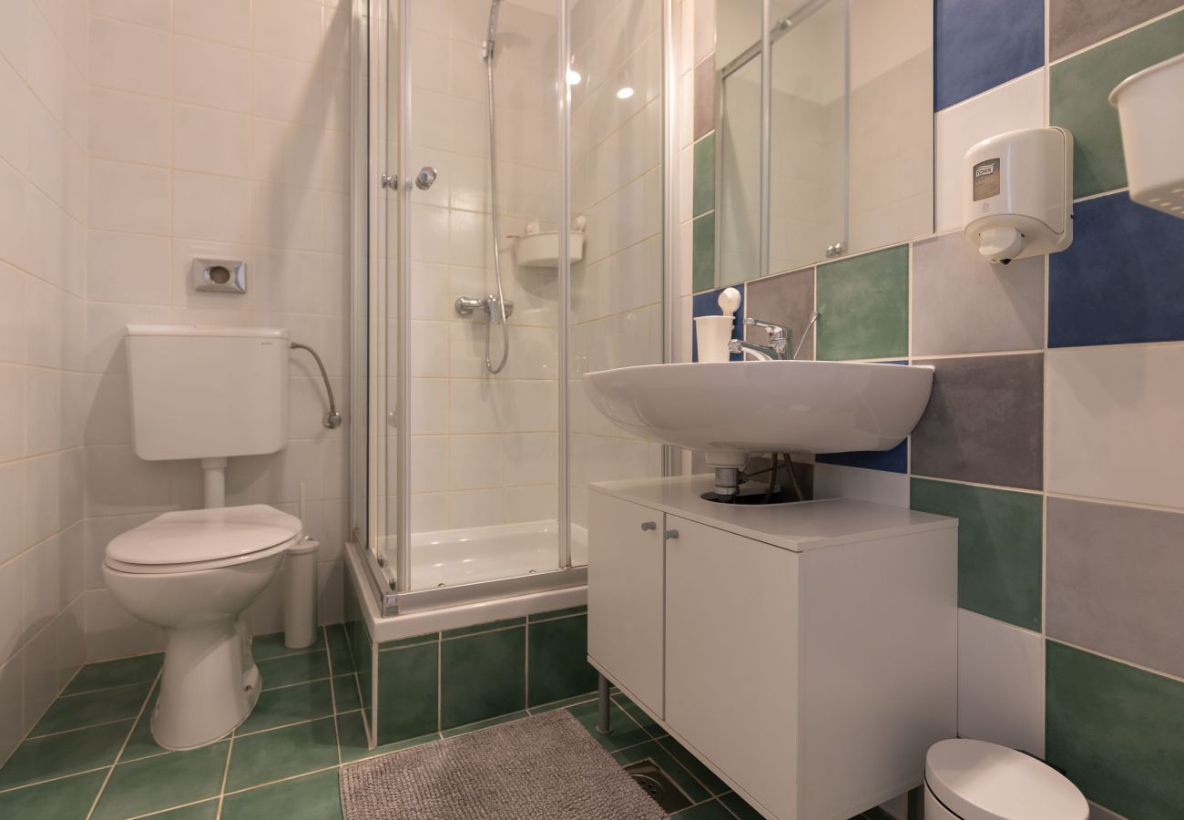 Ferienwohnung in Starigrad - Ferienwohnung Candela 5 direkt am Meer