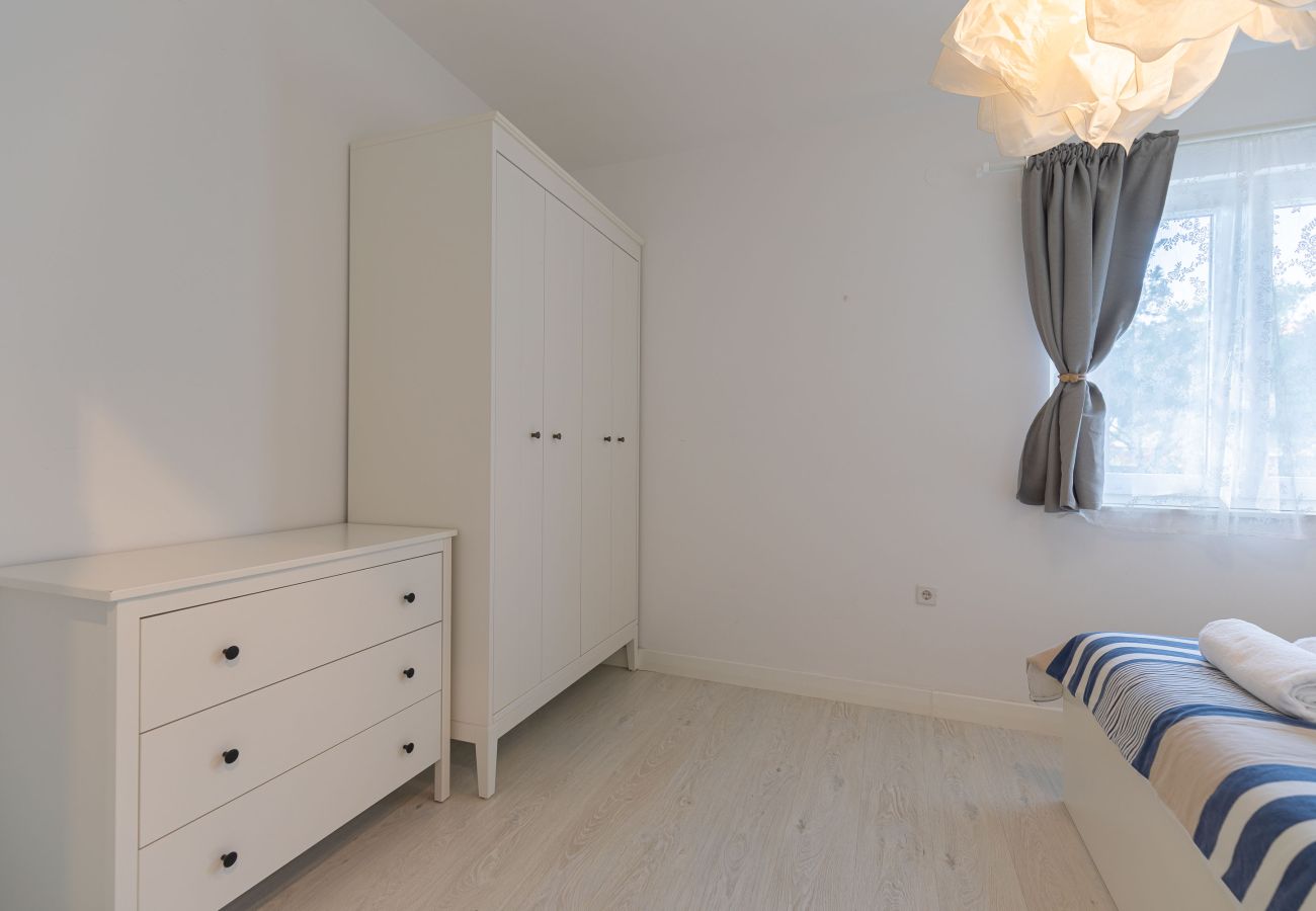Ferienwohnung in Starigrad - Ferienwohnung Candela 5 direkt am Meer