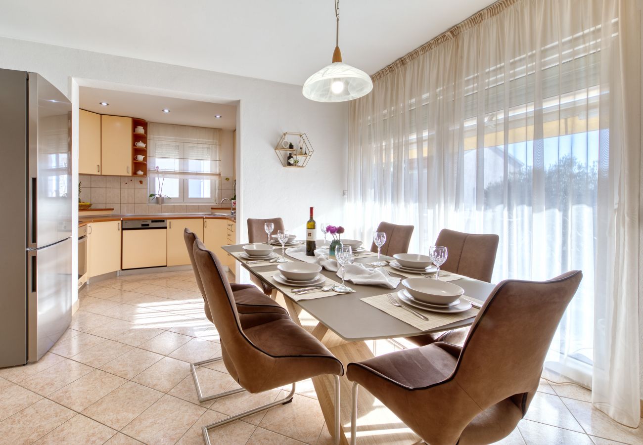 Ferienwohnung in Zadar - Ferienwohnung Keko mit Grillterrasse