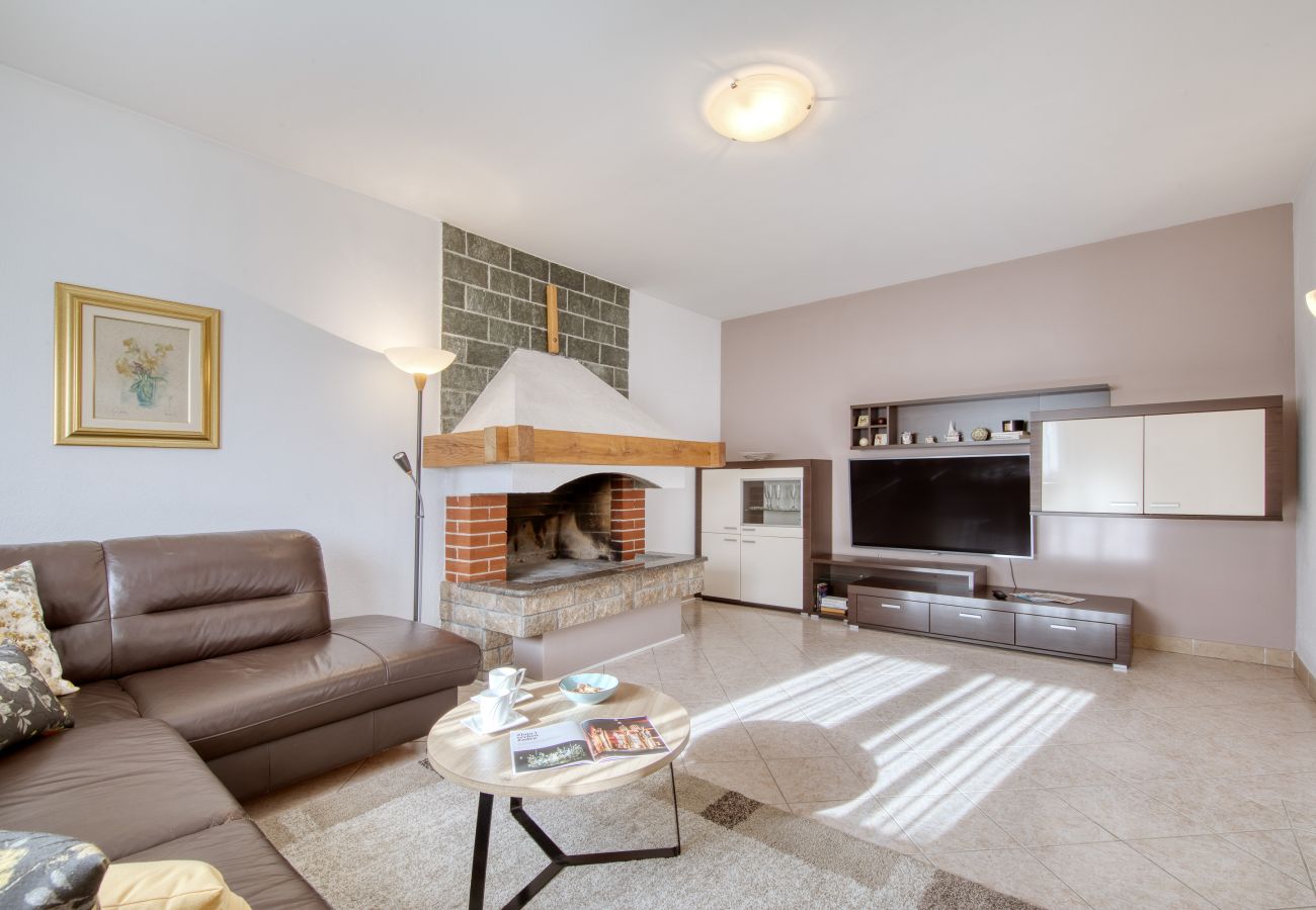 Ferienwohnung in Zadar - Ferienwohnung Keko mit Grillterrasse