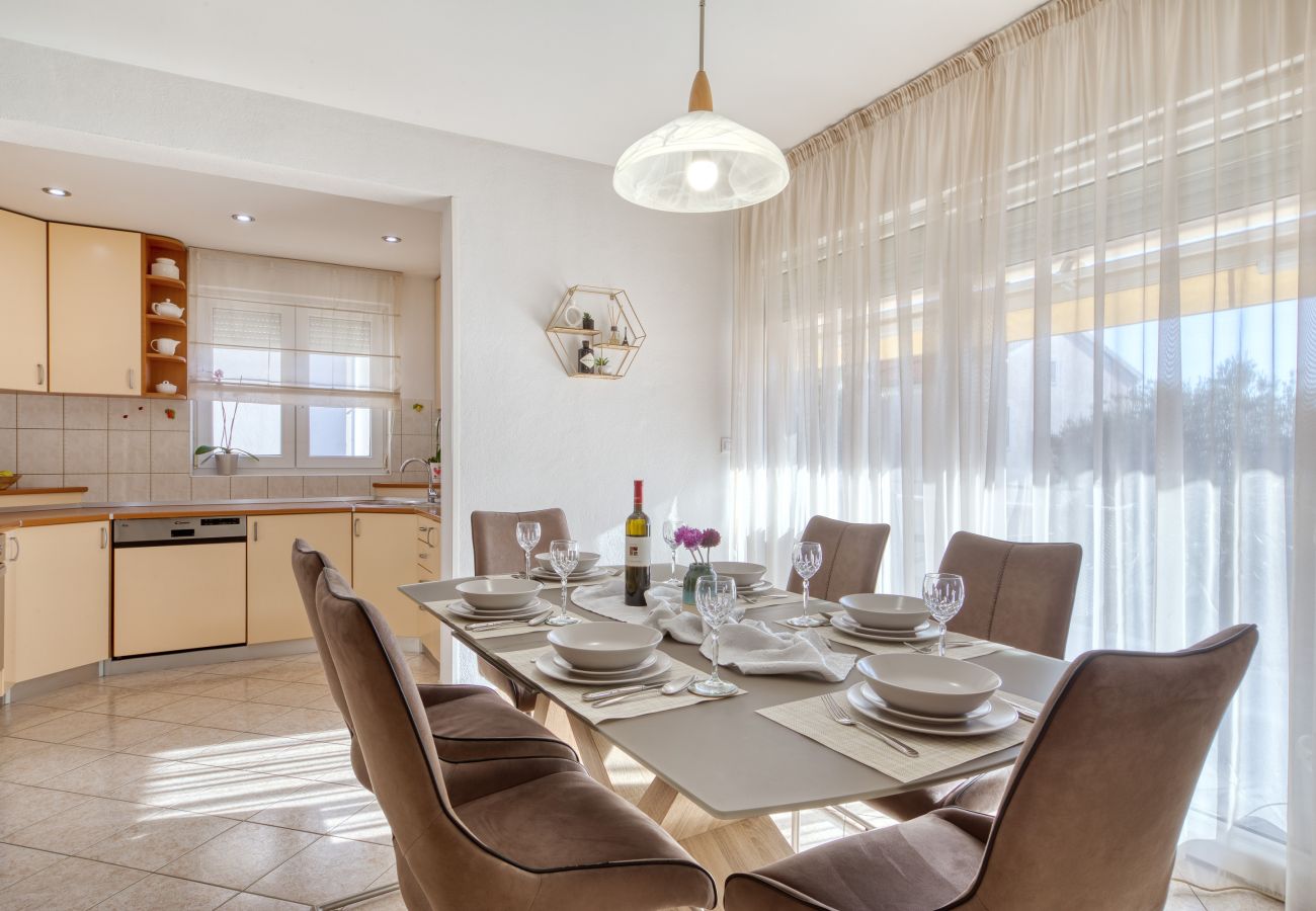 Ferienwohnung in Zadar - Ferienwohnung Keko mit Grillterrasse
