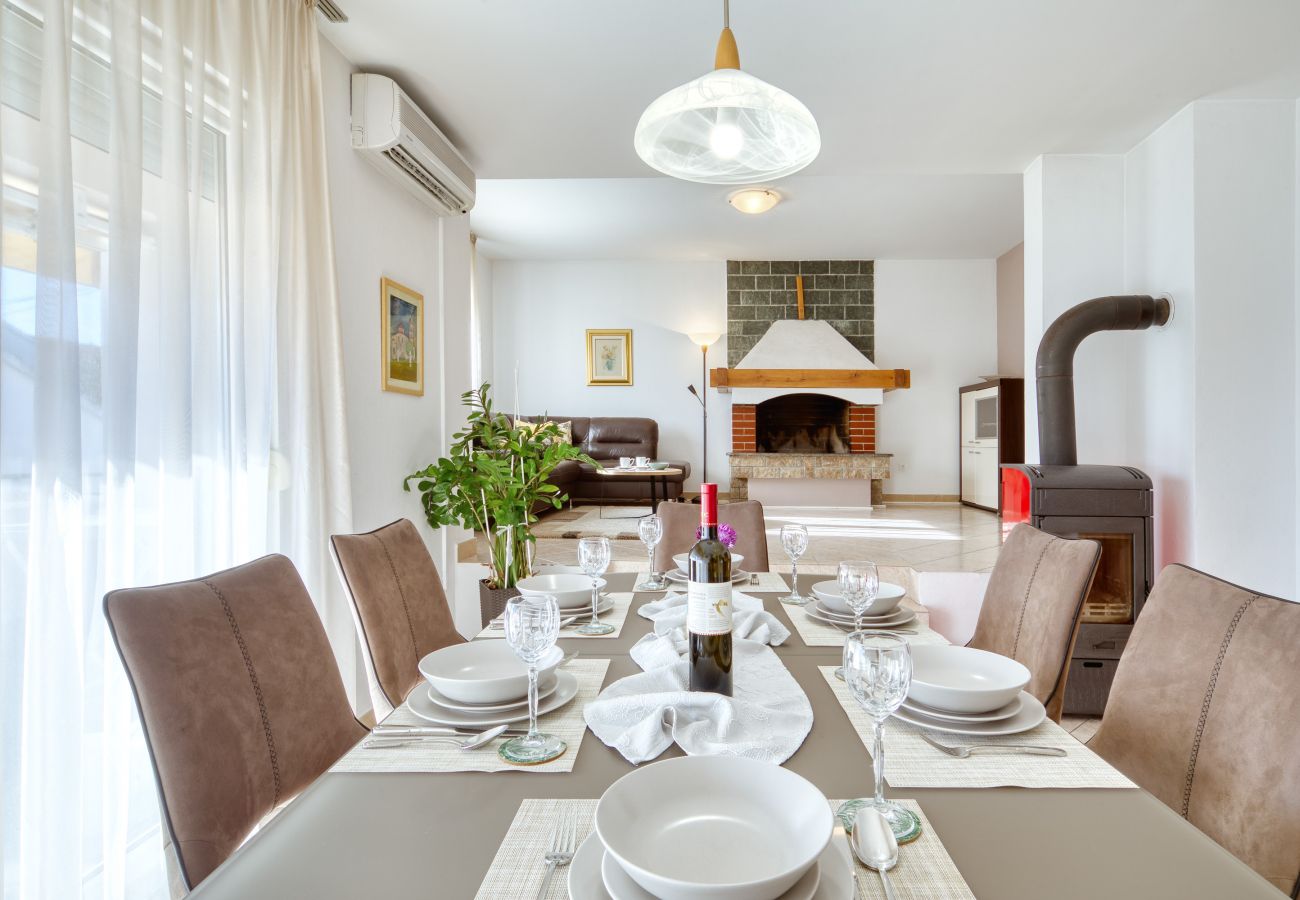 Ferienwohnung in Zadar - Ferienwohnung Keko mit Grillterrasse