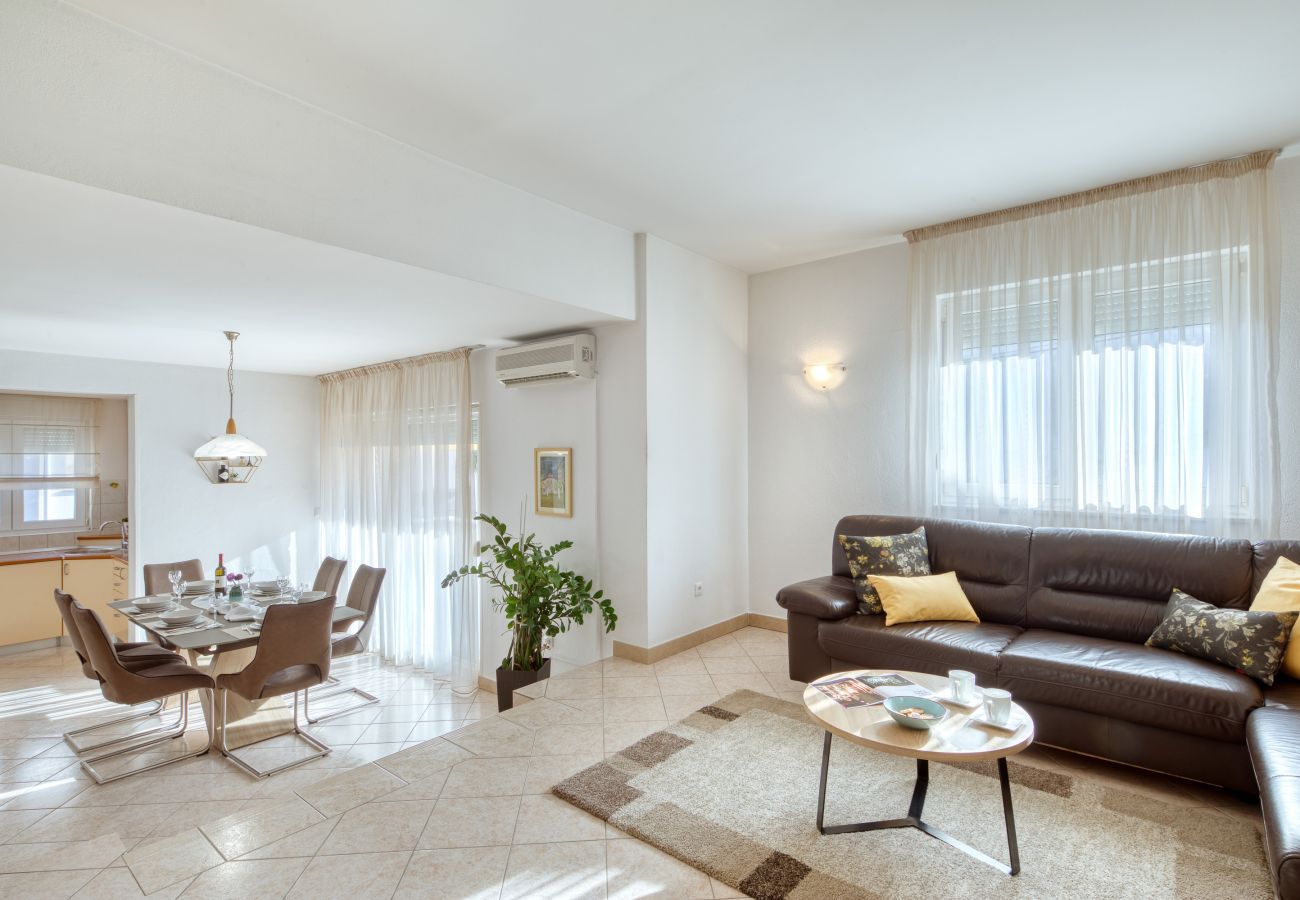 Ferienwohnung in Zadar - Ferienwohnung Keko mit Grillterrasse